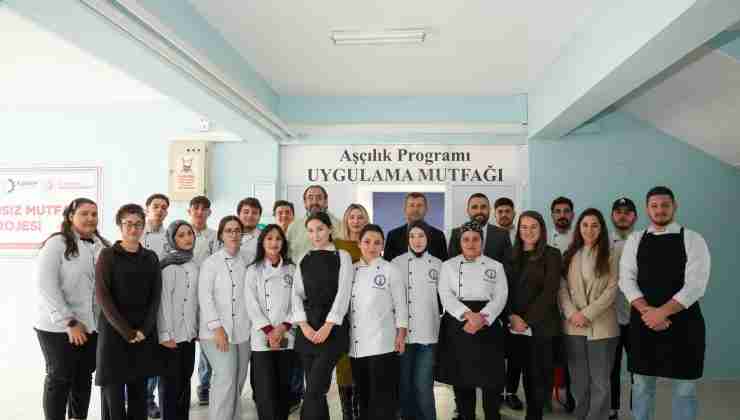 Pazarlar MYO Aşçılık Bölümü Öğrencilerinden Lezzet Dolu Uygulama Sınavı