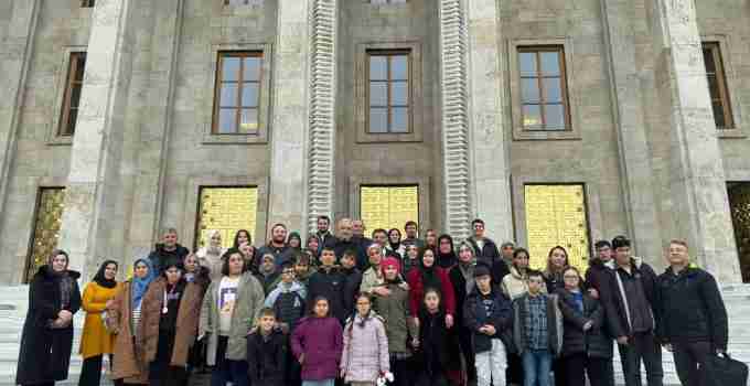 Simav Özel Eğitim Uygulama Okulu öğrencileri, velileri ve öğretmenleri Türkiye Büyük Millet Meclisi’ni ziyaret etti.