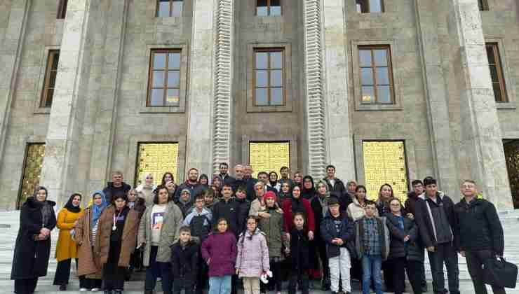 Simav Özel Eğitim Uygulama Okulu öğrencileri, velileri ve öğretmenleri Türkiye Büyük Millet Meclisi’ni ziyaret etti.