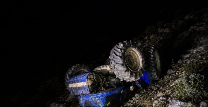 Simav’da Gece Yarısı Acı Olay: Devrilen Traktörün Yanında Hayatını Kaybetmiş Halde Bulundu